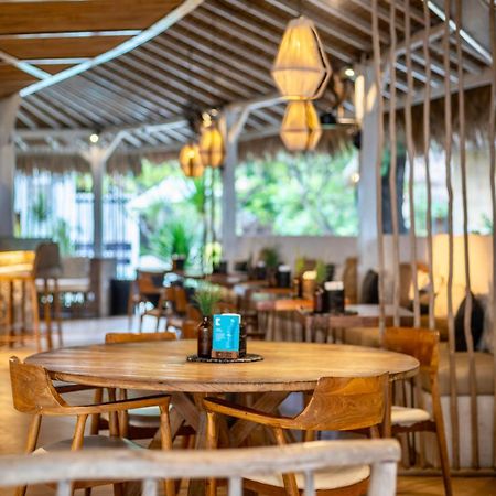 Mowies On The Beach Gili Islands Exterior photo